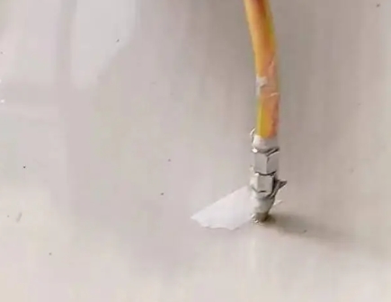 蓬安瓷砖空鼓维修公司专业解答在瓷砖铺贴过程中，如果使用的砂料过粗（如全部使用了粗砂），可能会导致以下问题