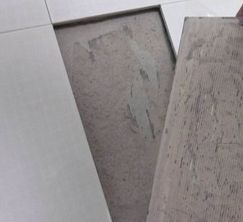 蓬安瓷砖空鼓维修公司分享瓷砖铺贴时如果打浆（即涂抹在瓷砖背面和基层上的砂浆或瓷砖胶）过少，会带来以下问题